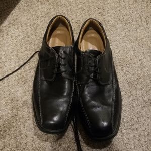 Black Men's Chaps leather dress shoes size 9.5
